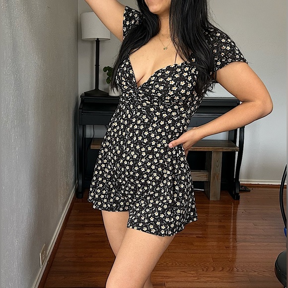 Urban outfitter black floral romper - Picture 3 of 6